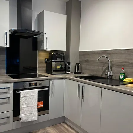 24-7 Secured City Centre Apartments With Free Underground Parking And Wifi Apartment