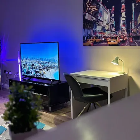 24-7 Secured City Centre Apartments With Free Underground Parking And Wifi Apartment *