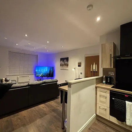24-7 Secured City Centre Apartments With Free Underground Parking And Wifi Apartment *