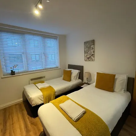 24-7 Secured City Centre Apartments With Free Underground Parking And Wifi Apartment