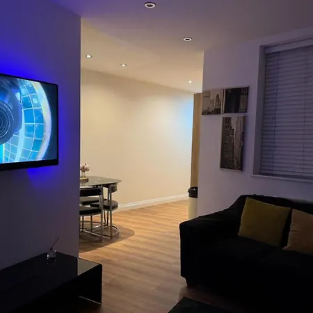 24-7 Secured City Centre Apartments With Free Underground Parking And Wifi Apartment