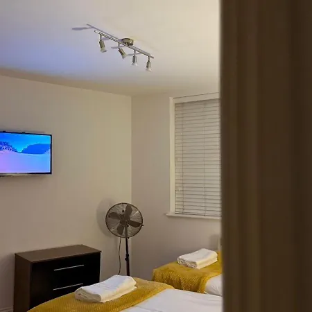 Apartment 24-7 Secured City Centre Apartments With Free Underground Parking And Wifi *